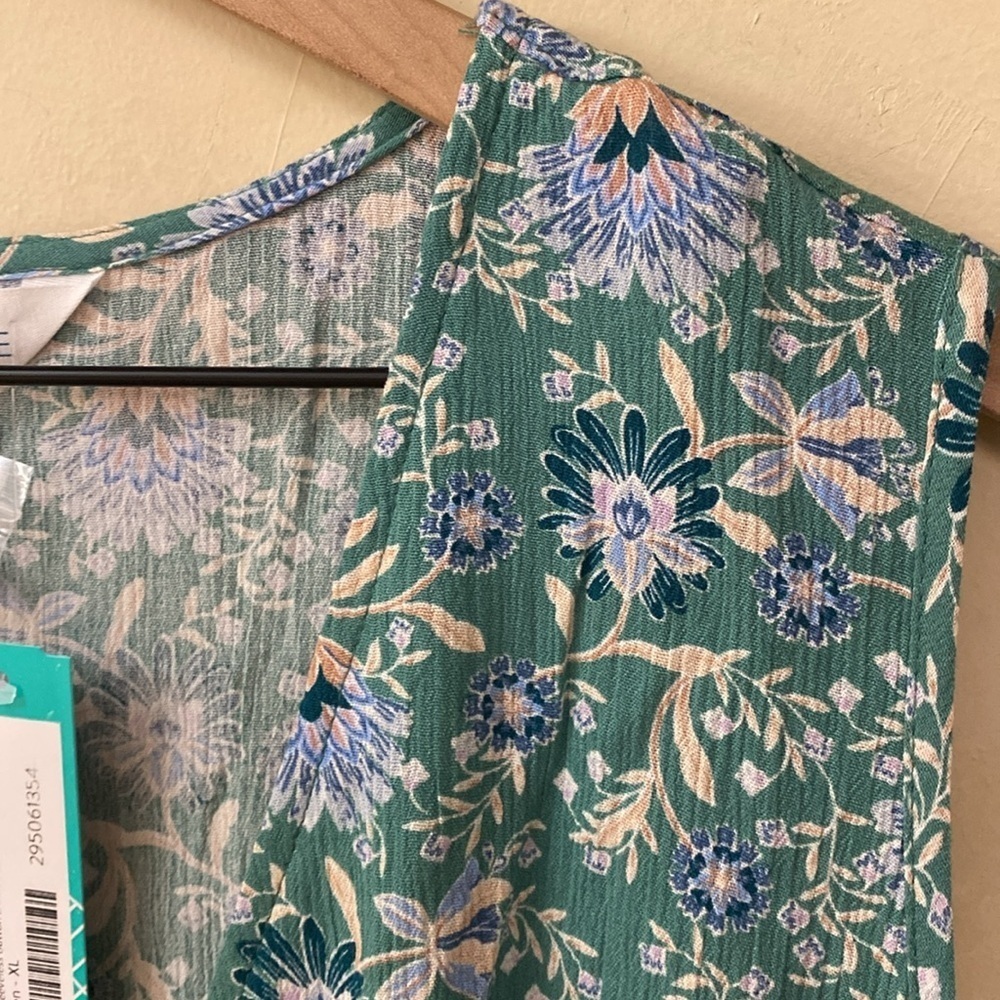 Market And Spruce Top XL Lilo Sleeveless Button Down Tie Front Floral Sage Green - Picture 2 of 5